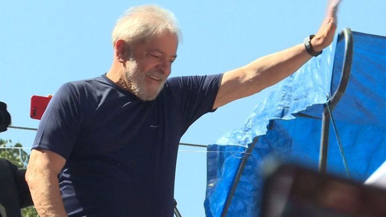 Lula anuncia que cumplirá el mandato de prisión