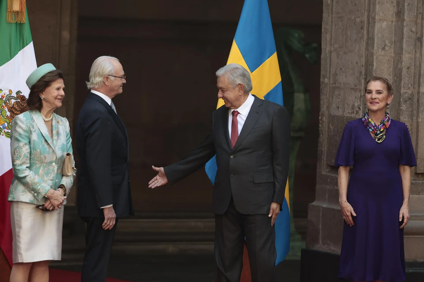 Presidente de México recibe a los reyes de Suecia en su visita al país