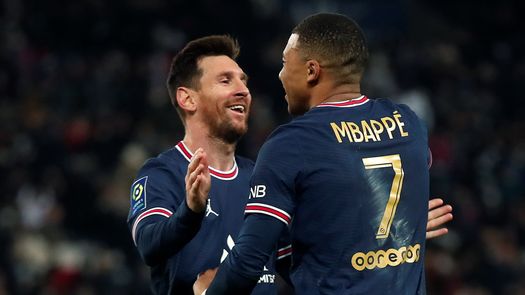 Kylian Mbappé con doblete.
