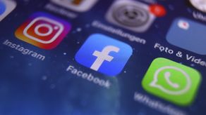 Iconos de las aplicaciones Instagram, Facebook y WhatsApp.