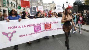 Prostitutas manifiestan en París contra multas a sus clientes