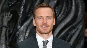 Universal quiere a Michael Fassbender y a Angelina Jolie para su Universo Oscuro