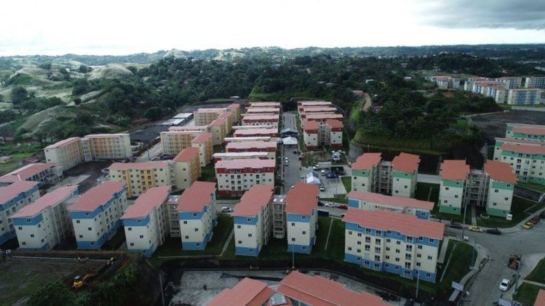 Varela entrega 570 apartamentos de la Renovación Urbana de Colón