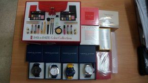 Decomisan perfumes y estuches de maquillajes de marcas famosas en Colón