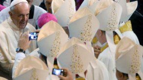 Papa suplica a Estados musulmanes que garanticen libertad religiosa a los cristianos