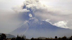 Volcán ecuatoriano incrementó actividad y generó flujos piroclásticos