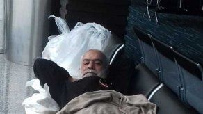 Reciben pasaporte para que libanés siga viaje desde Ecuador