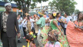Río Abajo se viste de colores con desfile de la etnia negra