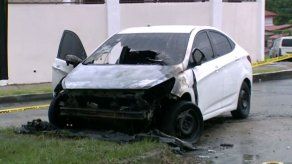 Auto se incendió en Brisas del Golf tras persecución policial Auto se incendió en Brisas del Golf tras persecución policial