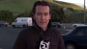 Un reportero y su camarógrafo se salvan de ser embestidos en California