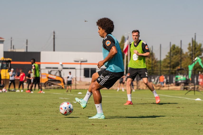 Adalberto Carrasquilla regresa a entrenar con el Dynamo