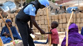 La junta que gobierna Malí desde el golpe de agosto de 2020 cerró sus fronteras a los países de la CEDEA después de que esta organización hiciera lo mismo el 9 de enero, para sancionar la decisión de los militares de permanecer al frente del país durante varios años y sin celebrar elecciones.