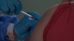 Con el vigésimo noveno lote de vacunas el cual contiene 375,570 nuevas dosis se reforzará el proceso de vacunación por barrido a partir de los 12 años en los circuitos 7-2 en la provincia de Los Santos, 6-1 en Herrera y en los circuitos 4-2, 4-3, 4-6 en Chiriquí.&nbsp;