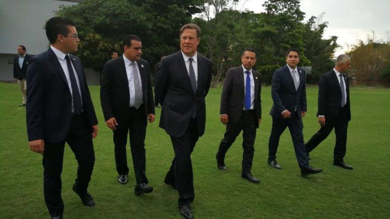 Presidente Varela busca en Costa Rica ideas para impulsar el fútbol
