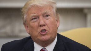 Trump advierte al exjefe del FBI que no filtre conversaciones a la prensa