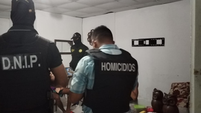 Agentes de la Policía Nacional y del Minsiterio Público Agentes de la Policía Nacional y del Minsiterio Público