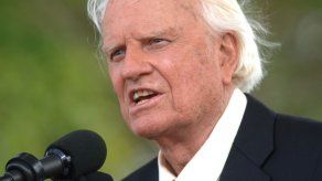 Influyente evangelista Billy Graham muere a los 99 años