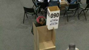 Colombianos votan para elegir presidente