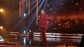 Gilberto Santa Rosa abrió el show junto a Wisin y Yandel, dejando a los jurados asombrados.