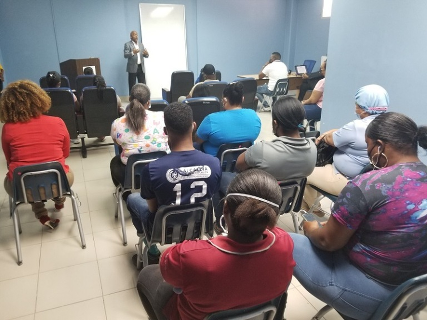 Trabajadores de la Caja de Seguro Social que no terminaron sus estudios asisten a tecno edúcame para terminar el periodo académico