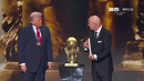 Gianni Infantino entrega a Donald Trump el Premio a la Paz de la FIFA Gianni Infantino entrega a Donald Trump el Premio a la Paz de la FIFA