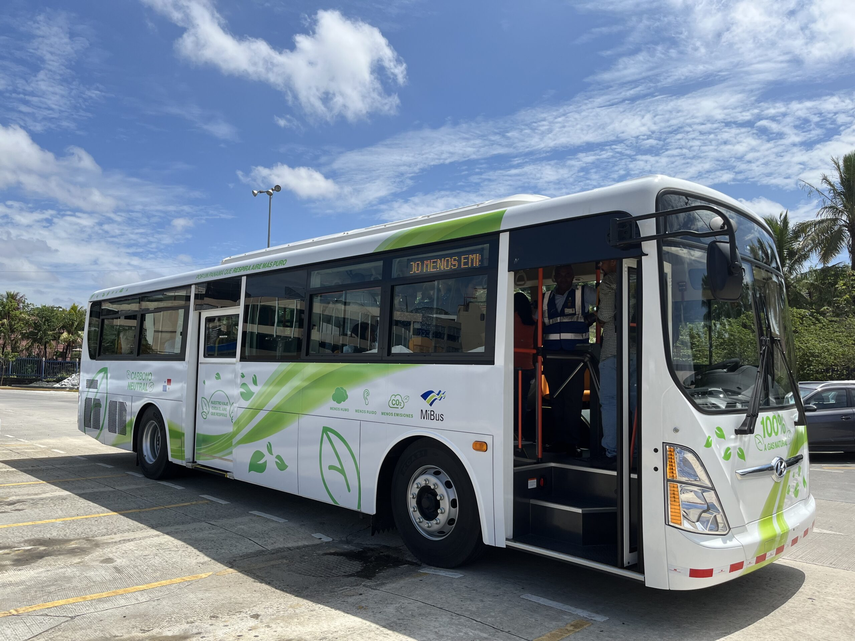Anuncian rutas de los autobuses de gas natural para Panamá Norte.
