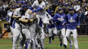Dodgers derrotan 5-1 a Cerveceros y avanzan a Serie Mundial