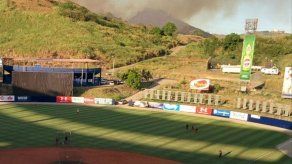 Bomberos atienden incendio de herbazal cerca de Cerro Patacón