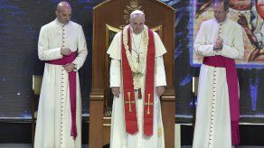 El papa Francisco llega a la zona cero del supertifón en Filipinas