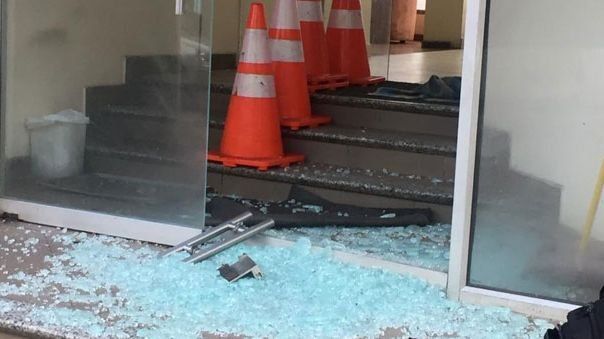 Detonan artefacto en canal de televisión en Guayaquil, foco del coronavirus en Ecuador