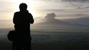 Suspenden toque de queda en los aledaños al volcán chileno Calbuco