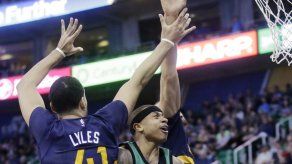 Celtics ganan al Jazz 112-104 con Thomas y Olynyk al frente