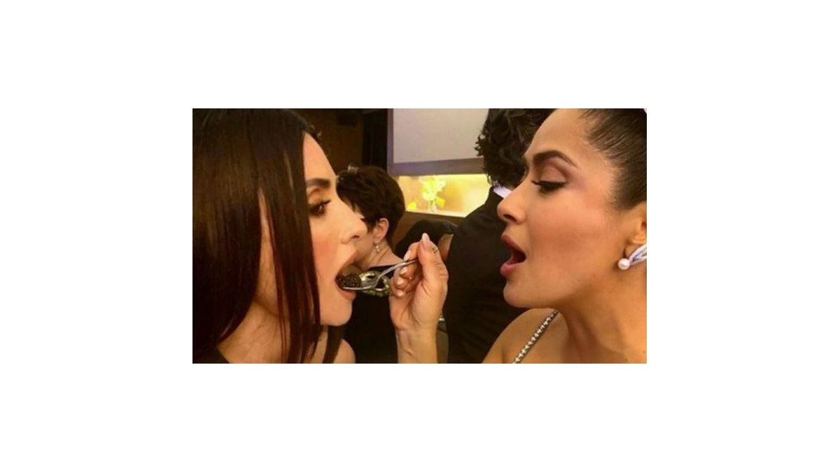 El divertido reencuentro de Penélope Cruz y Salma Hayek en los Óscar