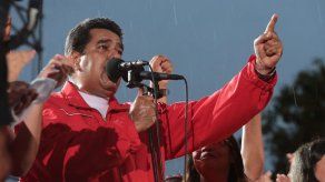 Maduro ordena a su partido que verifique firmas de la oposición para revocarlo