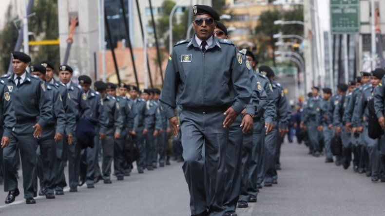 Evo Morales pide disciplina en FFAA en quinto día de protestas de militares