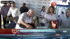 Presidente entrega cajas digitales en Colón