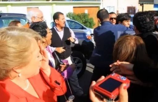 Bachelet afirma no la atemorizarán tras recibir escupitajo en el rostro