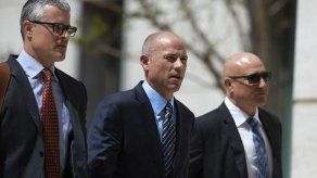 El abogado Avenatti es instruido de 36 cargos en California