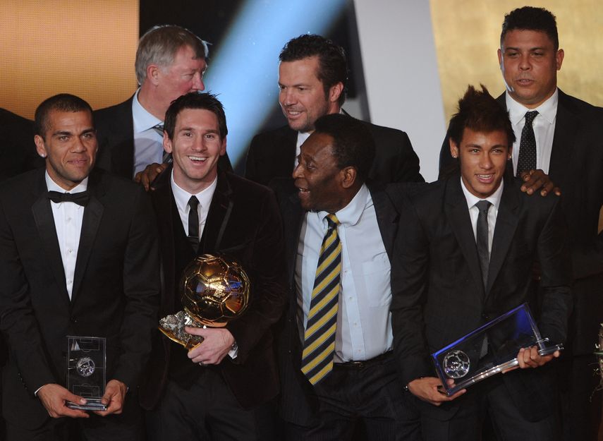Foto de archivo de la ceremonia de entrega del Balón de Oro en enero de 2012. Al centro Lio Messi junto a Pelé.