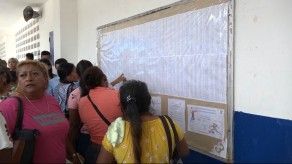 Madres de familia molestas por falta de matrículas en Escuela Tomás Guardia