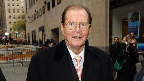 Roger Moore no puede beber el Martini seco de James Bond