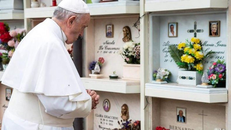 El papa rezó por los niños no nacidos en misa por el Día de Todos los Santos