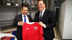 Presidente Varela busca en Costa Rica ideas para impulsar el fútbol