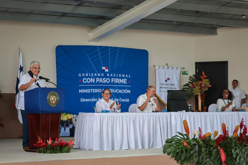Presidente Mulino entrega viviendas