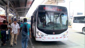 Usuarios reiteran denuncian por demora en la frecuencia de los metrobuses