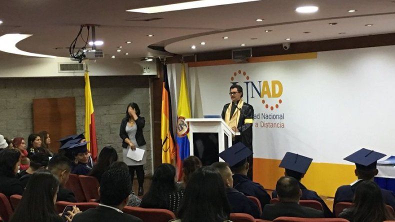 Universidad colombiana gradúa 22 exguerrilleros de las FARC como bachilleres