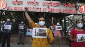 ASHOK SHARMA y EMILY SCHMALL