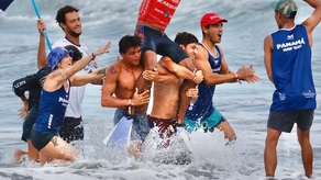 Surfista panameño Edwin Núñez.