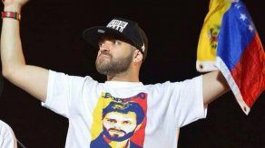 El cantante Nacho se compromete a ser la voz de miles de venezolanos