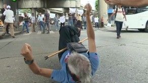 Jubilados protestan en la calle para exigir aprobación del aumento en pensiones